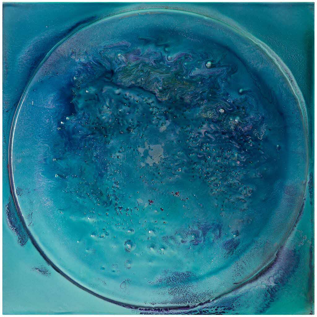 Image of blue ocean stretch in a circle